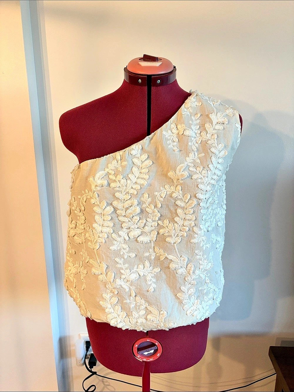 Mare Mare Floral One-Shoulder Blouse in White & Blue Size Small Like